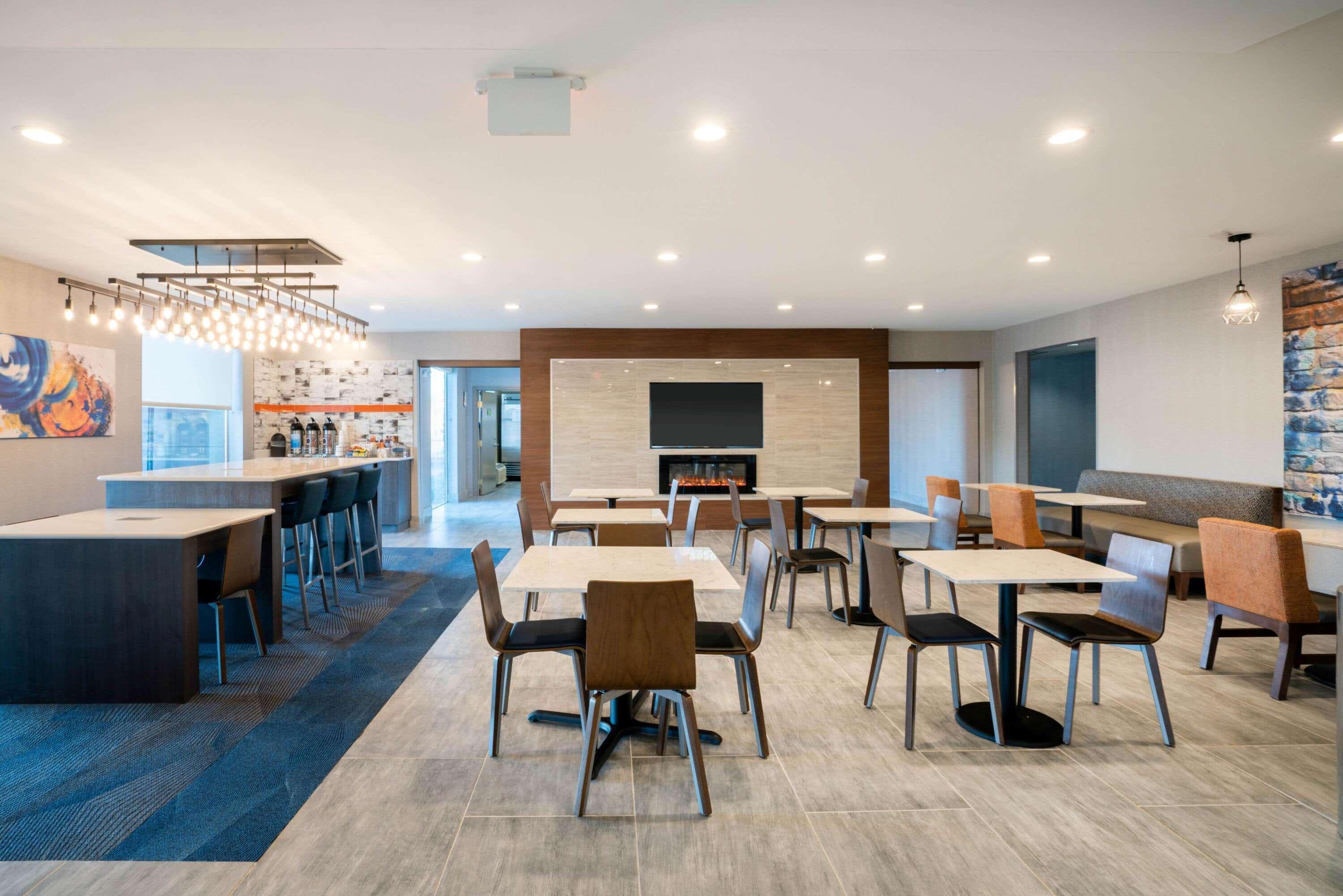 La Quinta By Wyndham Монтгомъри Екстериор снимка