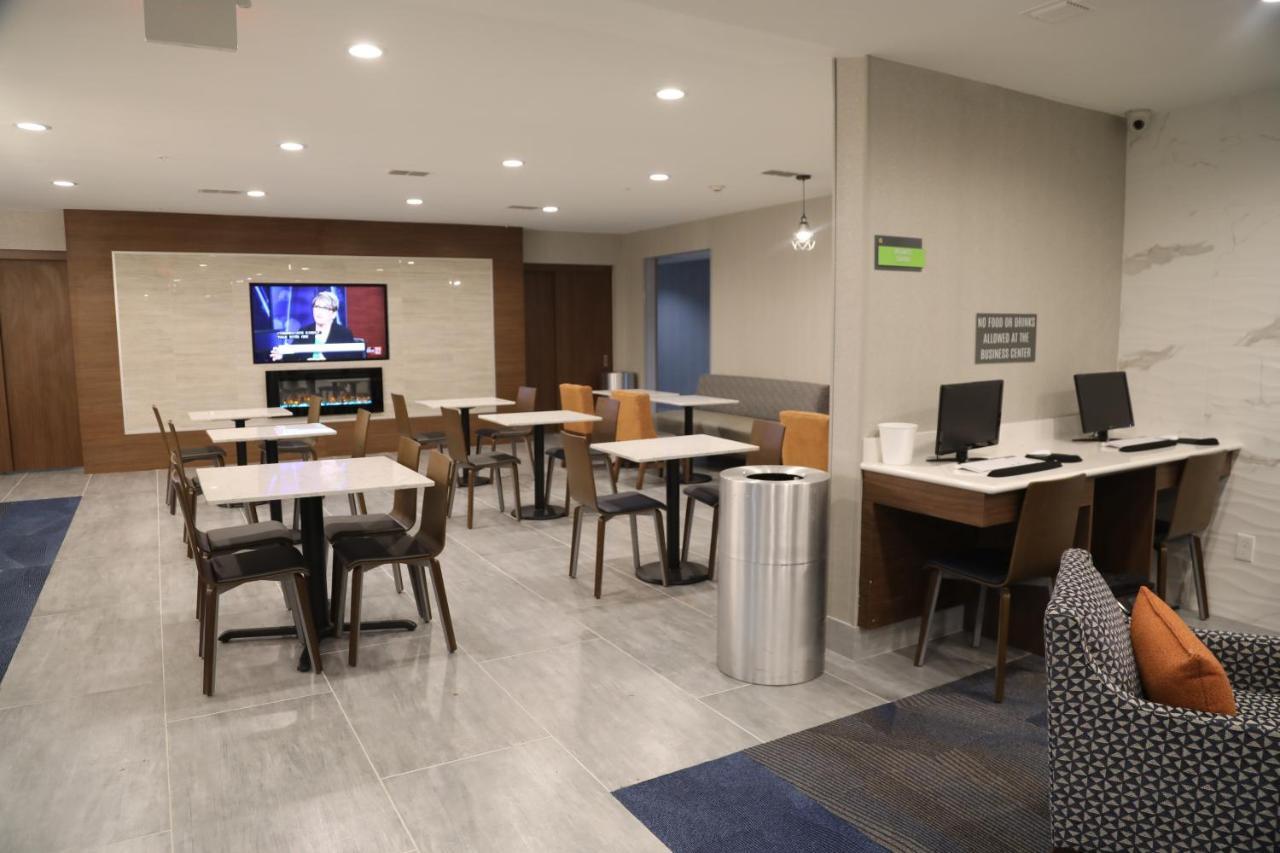 La Quinta By Wyndham Монтгомъри Екстериор снимка