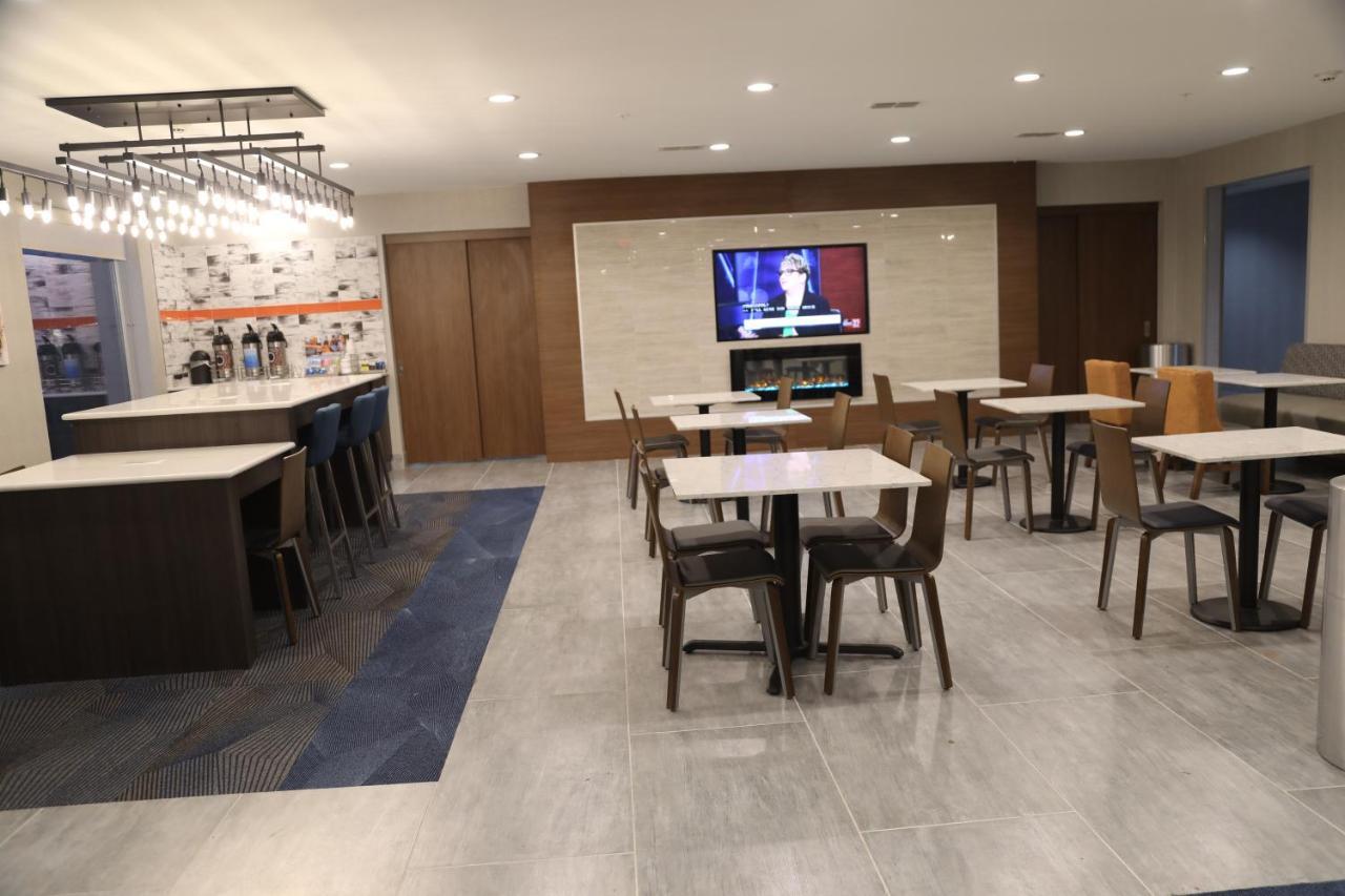 La Quinta By Wyndham Монтгомъри Екстериор снимка